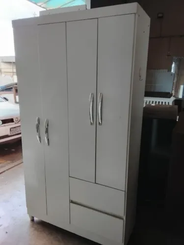 Guarda roupas com pés USADO ENTREGA dentro de Uberlândia MG