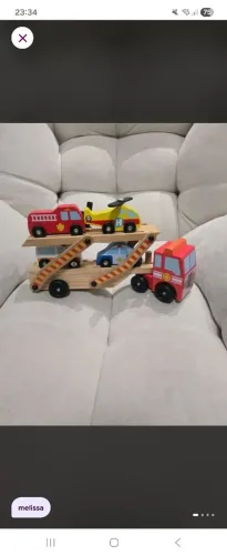 Caminhão cegonha em madeira melissa & doug