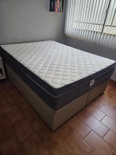 Colchão 1 ano de uso Ortobom Queen Airtech Excelente estado com Box