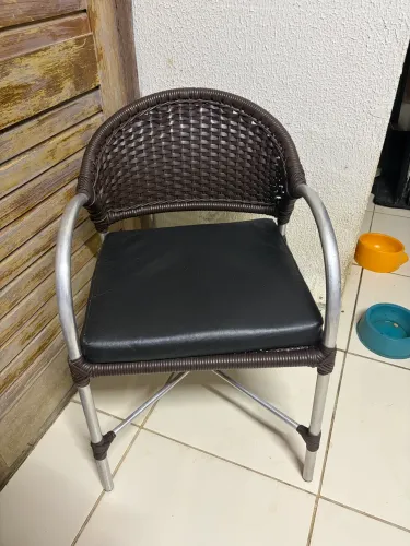 CADEIRA EM ALUMÍNIO COM ESTOFADO