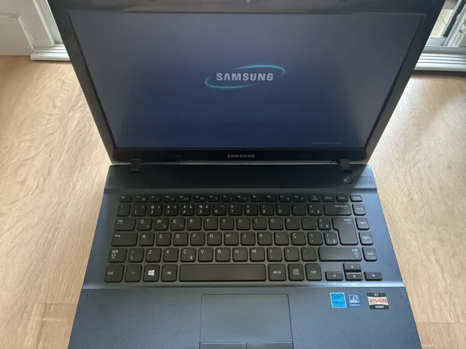 Notebook Samsung NP275E4E-KD1BR seminovo