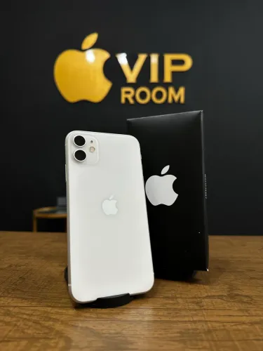 iPhone 11 64gb branco obs: detalhe na tela, funcionando perfeitamente!!