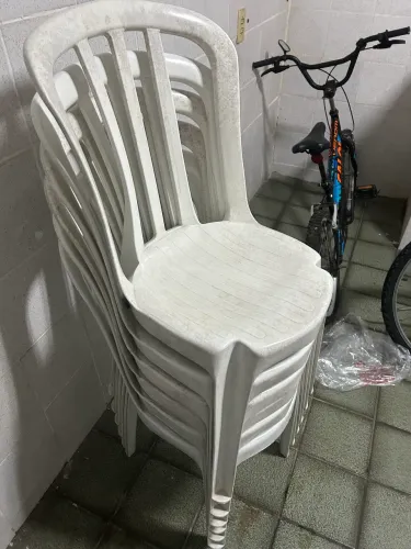 Cadeiras plásticas