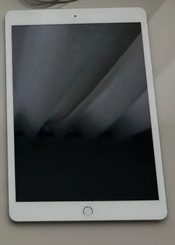 Ipad 7 intacto, todo original, para peças pois não liga.