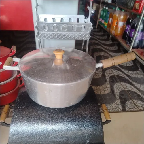 Panela de alumínio batido polida