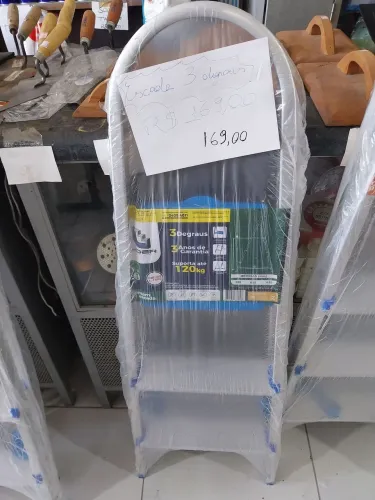 VENDO ESCADAS EM ALUMÍNIO  NOVAS COM 3 , 4 , E 5 DEGRAUS , APARTIR DE 269.00 A COM 3 DEGRA