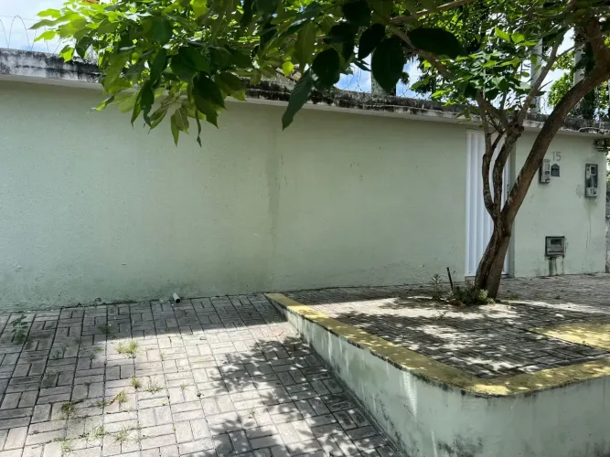 Casa com 4 Flats Alugados em Ponta Negra Renda Imediata
