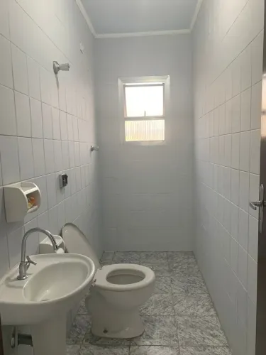 Sala Comercial para aluguel. Com 35 metros quadrados em Centro - Ribeirão Pires - SP.
