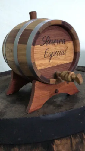 Barril de madeira 