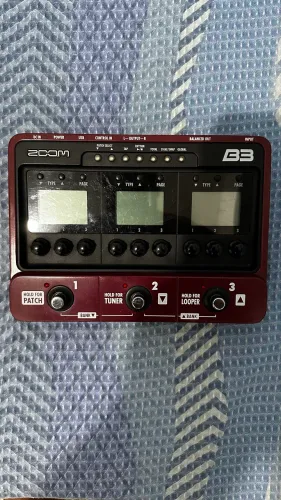 Pedaleira Zoom B3 para contrabaixo