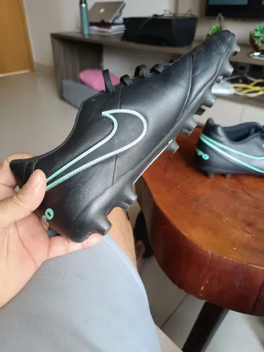 Chuteira campo Nike tienpo