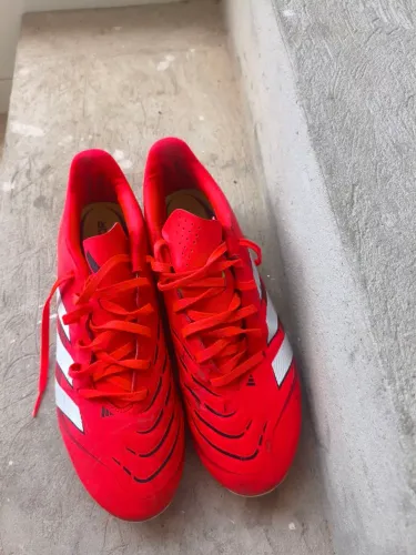 Chuteira campo Adidas predator club
