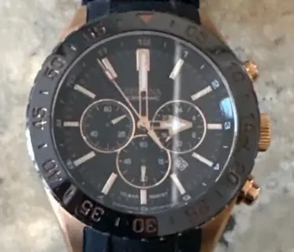 Relógio Festina Preto e Dourado