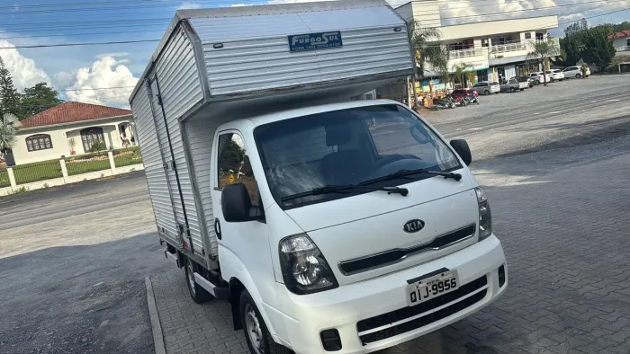 Agregar camioneta baú de 3 metros por 2 metros 
