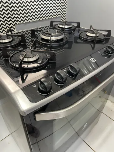 Vendo Fogão 5 Bocas Electrolux Preto com Mesa de Vidro e Tripla Chama Excelente estado
