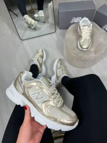 Tenis NB 530 Dourado Luxo