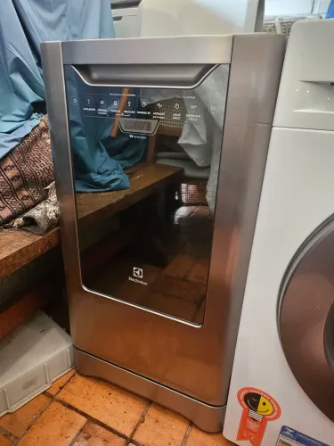 Lava Louças Electrolux 10 Serviços Inox - Apenas 7 Meses de Uso (Estado de Nova)