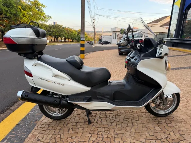 SUZUKI BURGMAN 650 EXECUTIVE