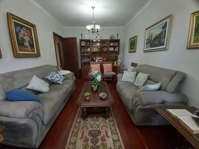 CASA 3 QUARTOS, LOTE 360M² I PAVIMENTO NO BAIRRO UNIVERSITÁRIO- REGIÃO DE JARAGUÁ