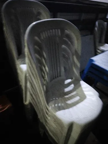 CADEIRAS DE PLÁSTICO