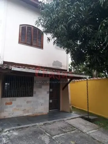 VENDE-SE | SOBRADO EM CONDOMÍNIO FECHADO | MARTIM DE SÁ.