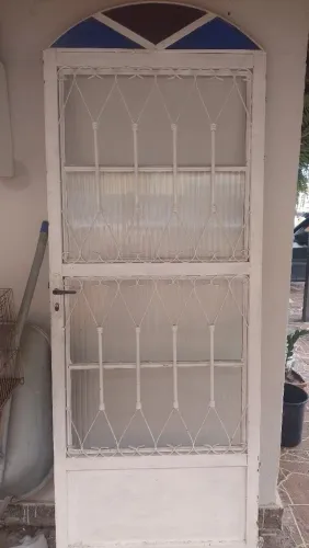 Vendo porta em bom estado