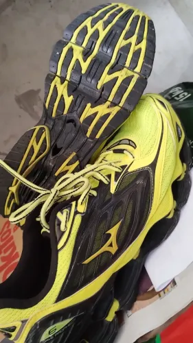 Tênis Mizuno número 43. 100$