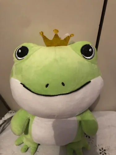Peluche Sapo Rei com Coroa Dourada