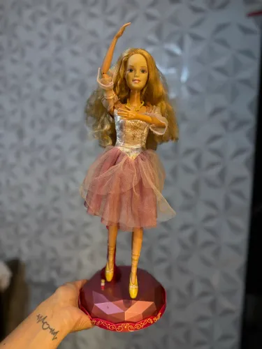 boneca barbie genevieve do filme "barbie em as 12 princesas bailarinas