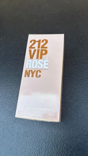 Perfume feminino 212 Vip Rose 80ml (Carolina Herrera) LACRADO