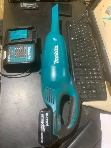 Aspirador De Pó Makita 18v + Carregador Bivolt + Bateria 3ah