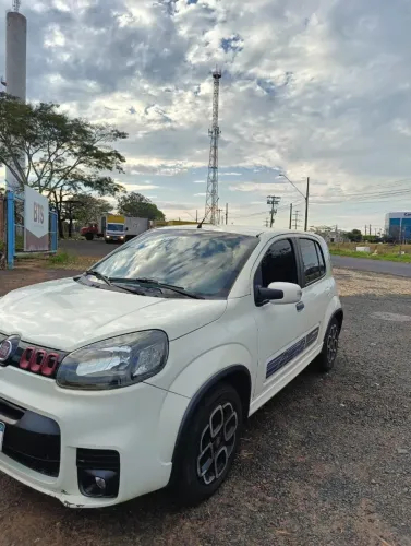Fiat Uno Sporting 1.4 EVO Fire Flex 8V 4P 2016