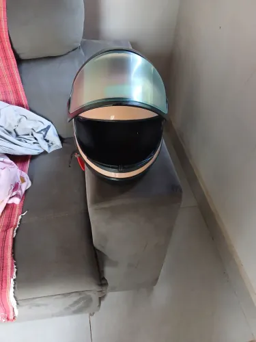 Vendo um capacete