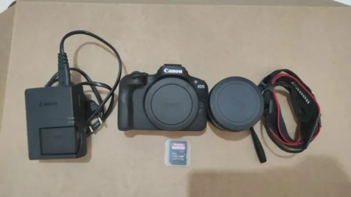 CÂMERA CANON R100 USADA + CARTÃO DE MEMÓRIA 64GB 200MB/S V30