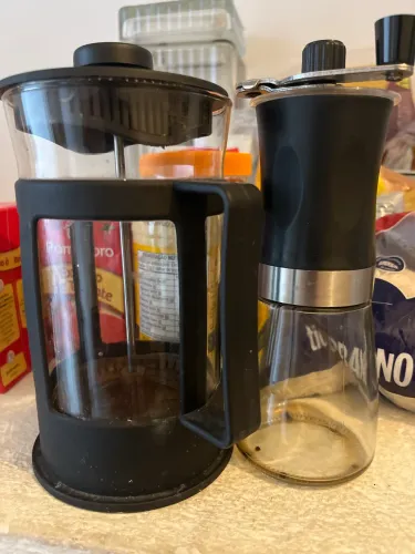 Prensa francesa e moedor de café manual