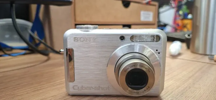 Sony Cyber-shot DSC-S700 7.2MP ? Compacta, Prática e Funcionando Perfeitamente