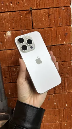 iPhone 15 Pro 128GB Branco