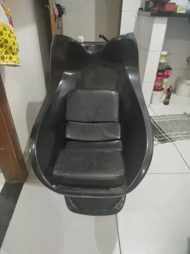 Lavatório de salão, já tem o aquecedor pra água quente, valor 300 reais