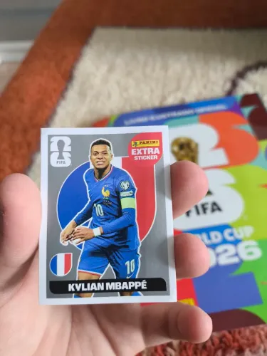 KYLIAN MBAPPÉ PRATA - COLEÇÃO EXTRA STICKER COPA DO MUNDO 26