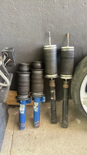 Kit suspensão a ar mais 4aros 17 com dois pneus bons.