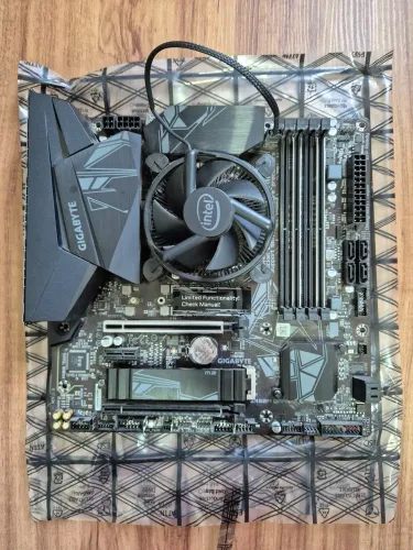 Kit processador i7 10700 e placa mãe Gigabyte Z490M GAMING X LGA1200