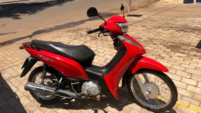 Moto impecável