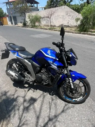 Yamaha Fazer FZ25 2022 + 25.500 km + Impecável + Acessórios