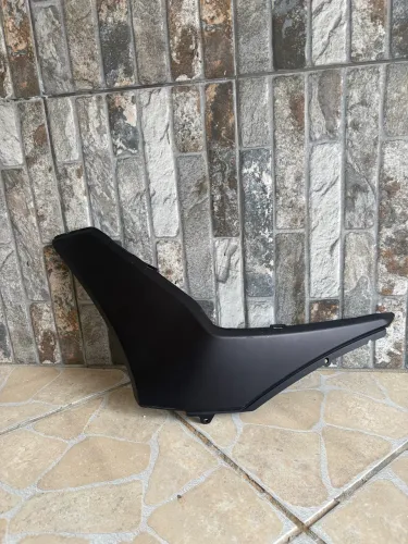 CARENAGEM LATERAL ASSOALHO NMAX 2025