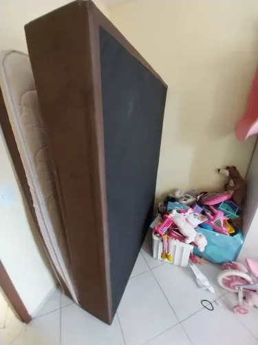 Cama seminova com menos de um ano de uso