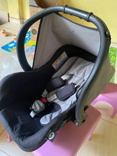 Bebê conforto semi novo bem conservado 