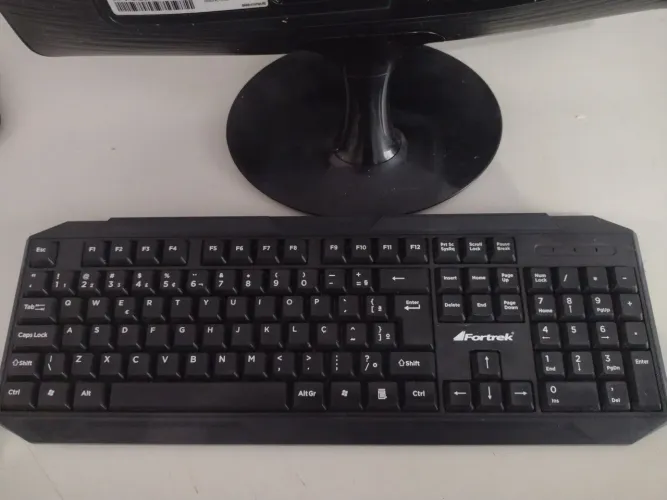Teclado Fortrek_ Usado e em Bom Estado