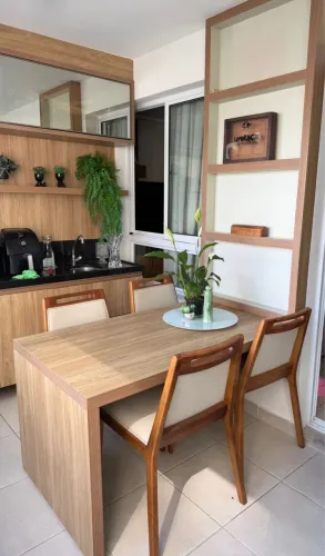 Conjunto mesa + 4 cadeiras madeira estofadas - ótimo estado
