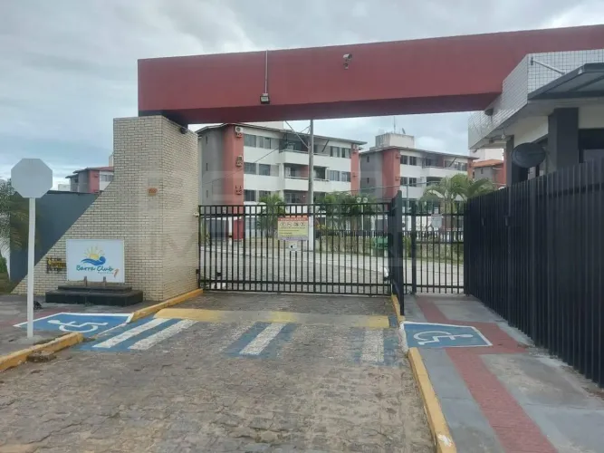 Apartamento à 3/4 sendo 1 suíte localizado no Barra Club 2
