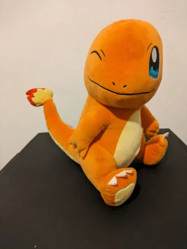 Pelúcia Pokémon Charmander